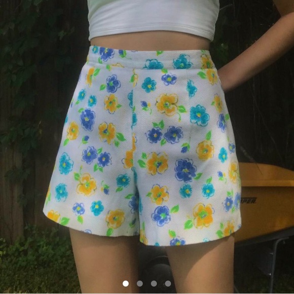 Yellow Floral Retro Print Men's Shorts